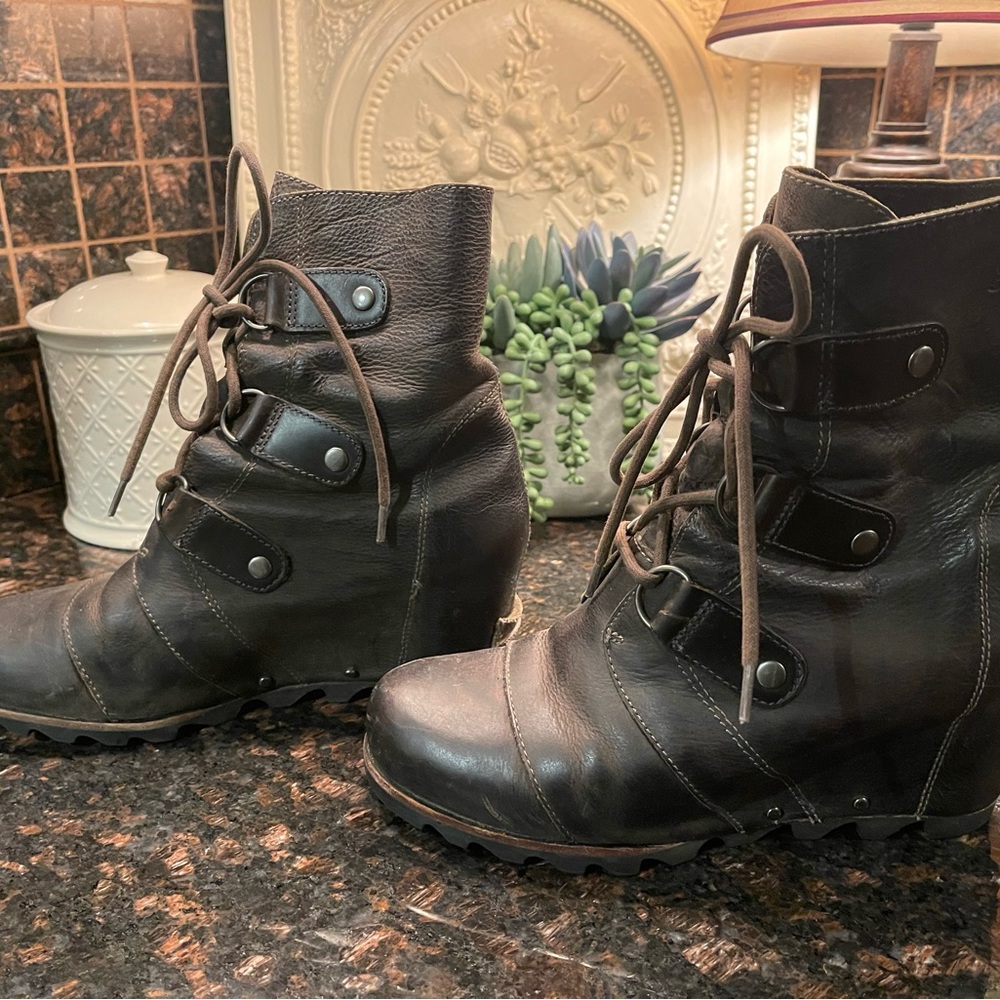 Sorel Joan of Arc Size 8.5 Dark Grey